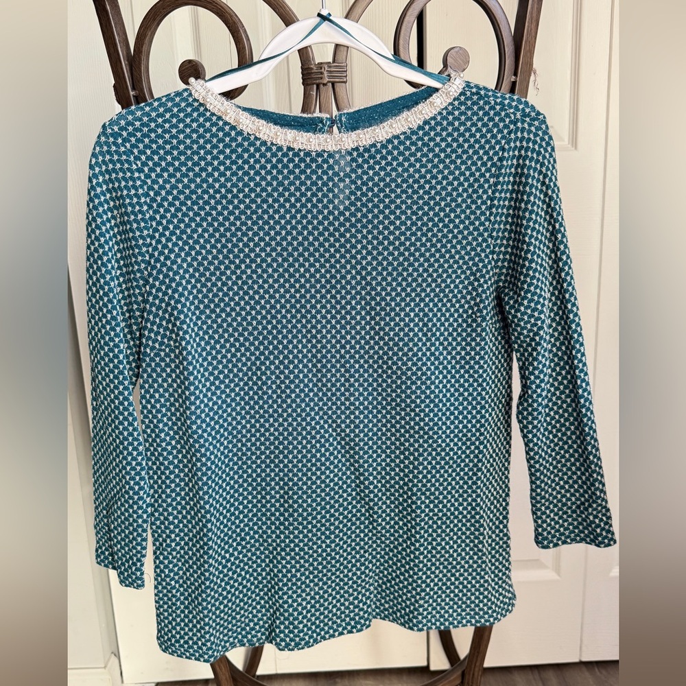 Elle Teal and White Patterned Blouse w Pearl Neckline Accents